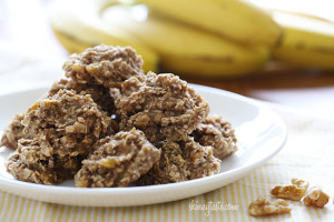 These 3-ingredient cookies from Skinnytaste.com are healthy and delicious!